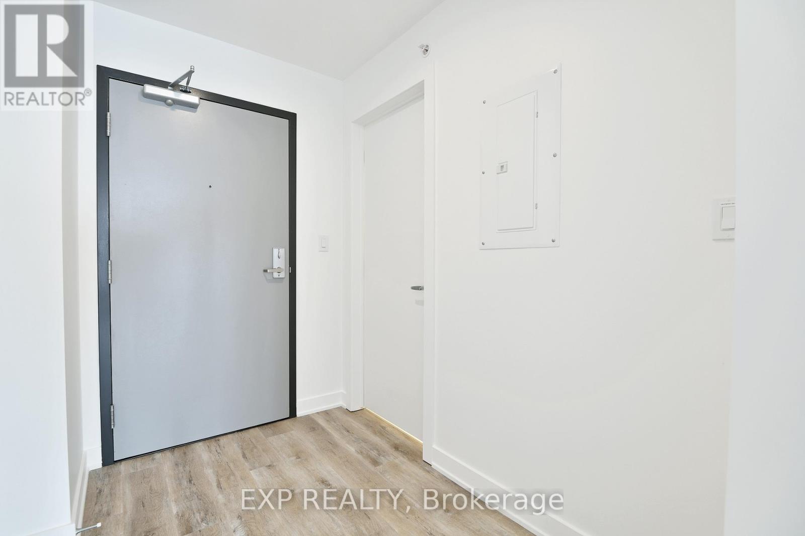 302 - 134 Robinson Avenue, Ottawa, Ontario  K1S 8N8 - Photo 3 - X12946218