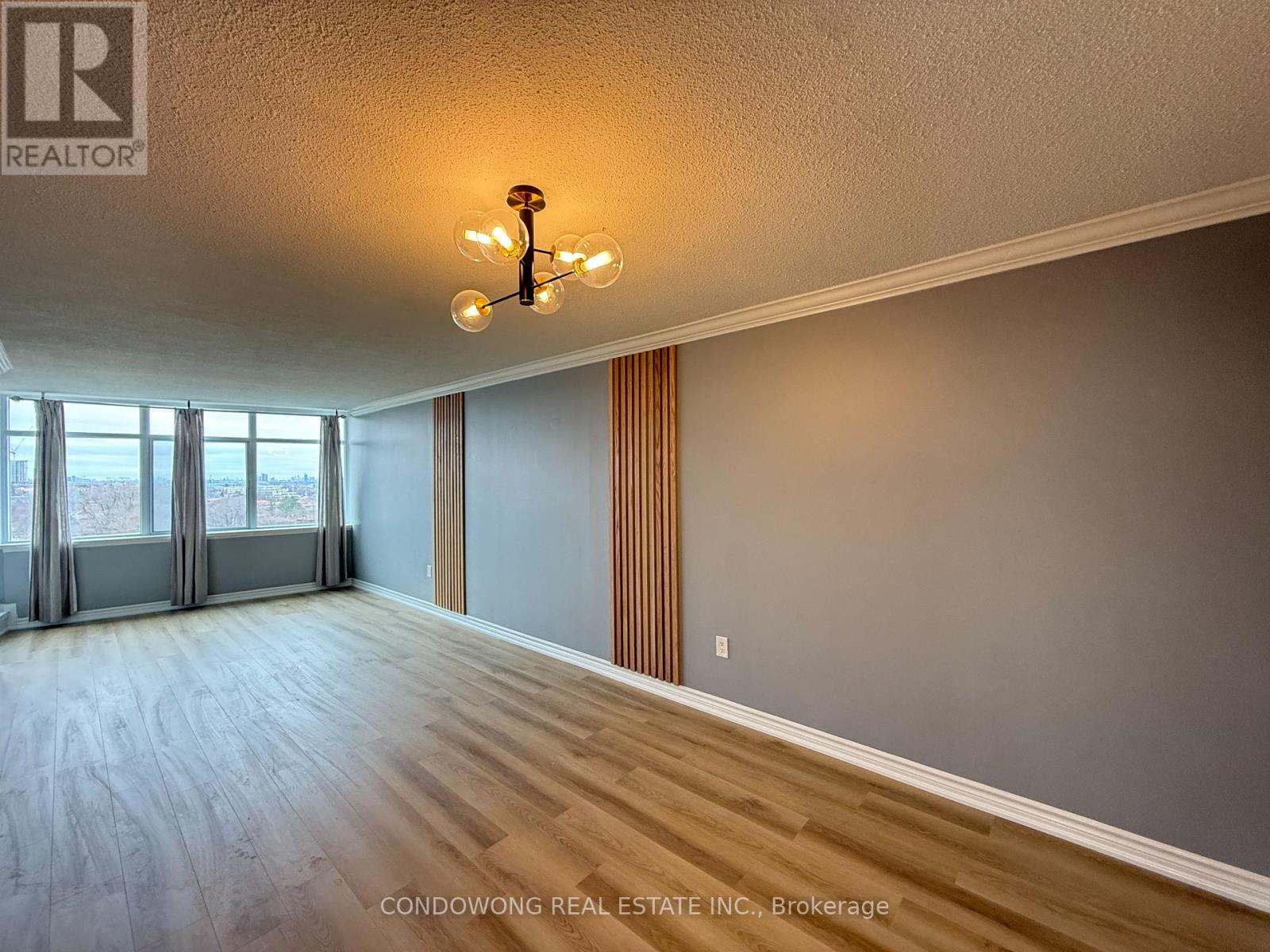 1007 - 3100 Kirwin Avenue, Mississauga, Ontario  L5A 3S6 - Photo 2 - W12937164