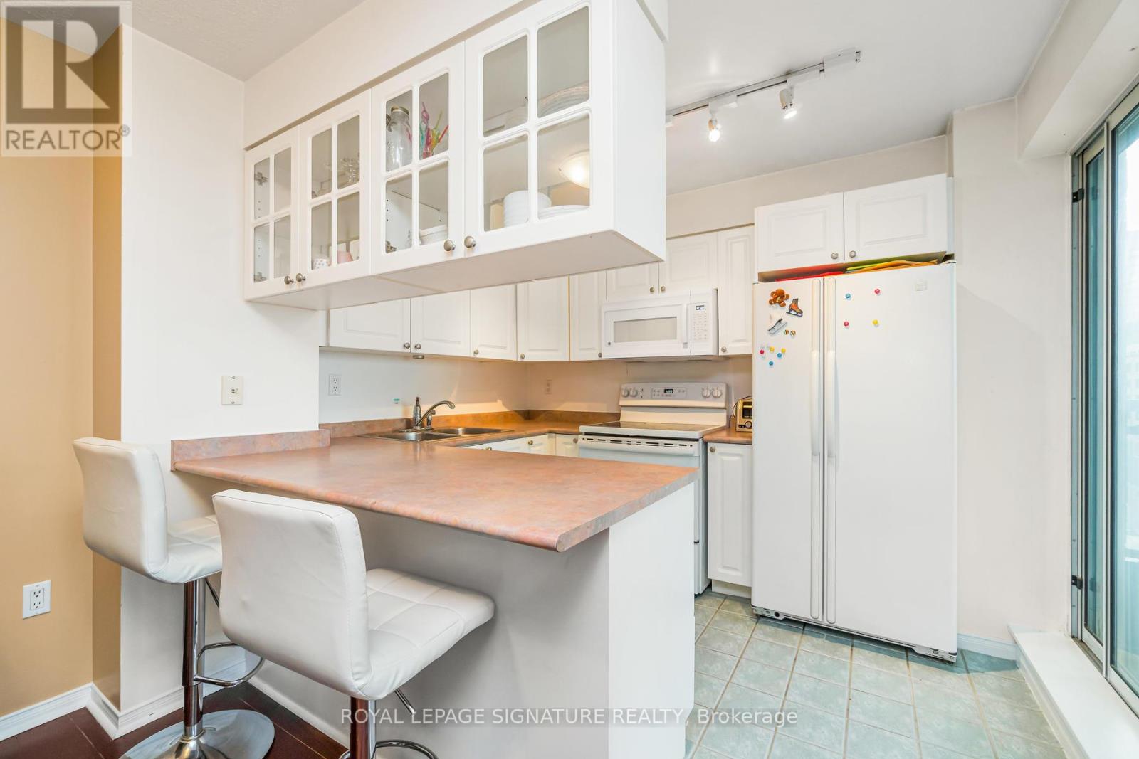 606 - 887 Bay Street, Toronto, Ontario  M5S 3K4 - Photo 12 - C12946346