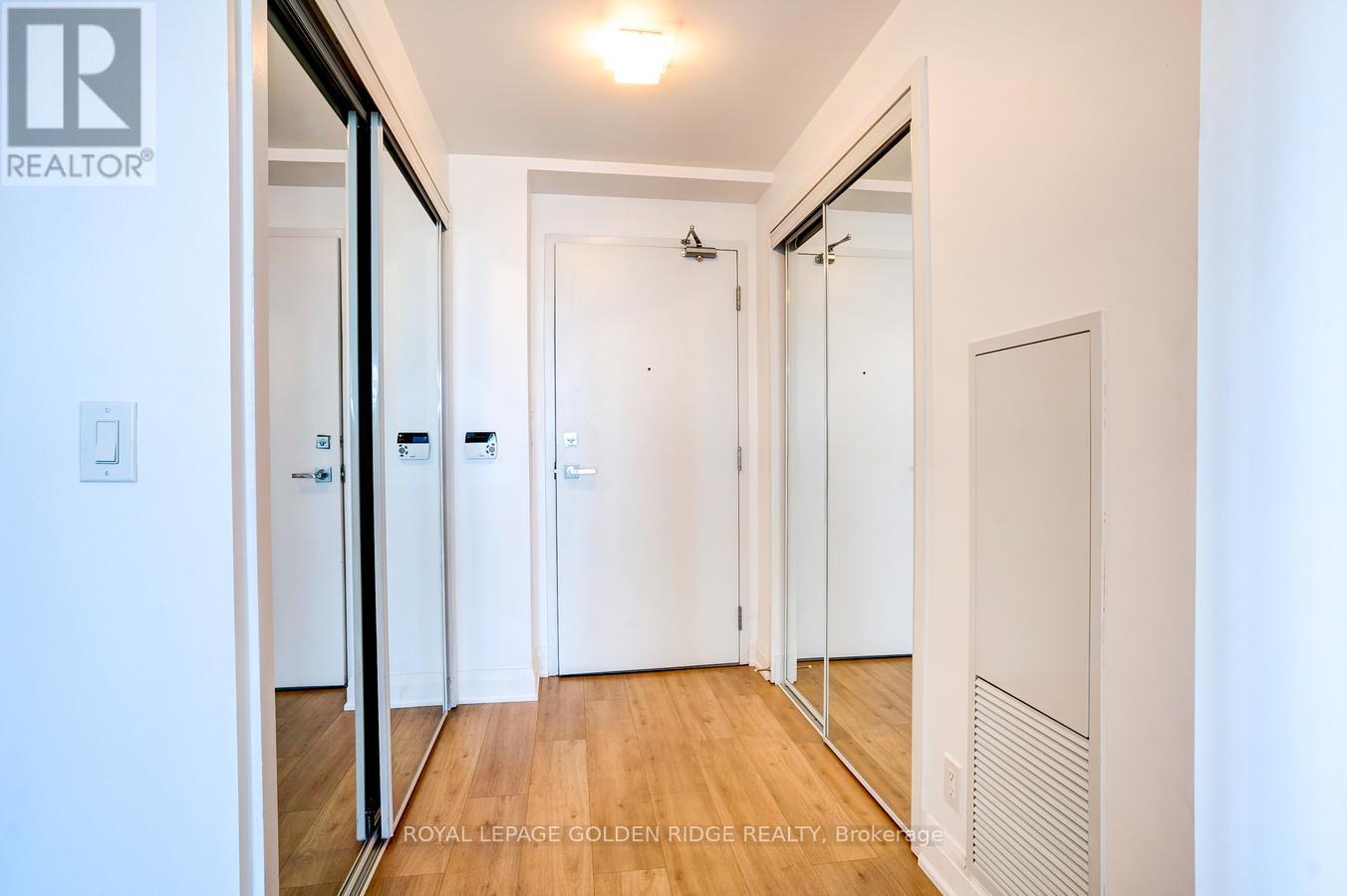 5809 - 14 York Street, Toronto, Ontario  M5J 0B1 - Photo 8 - C12946410