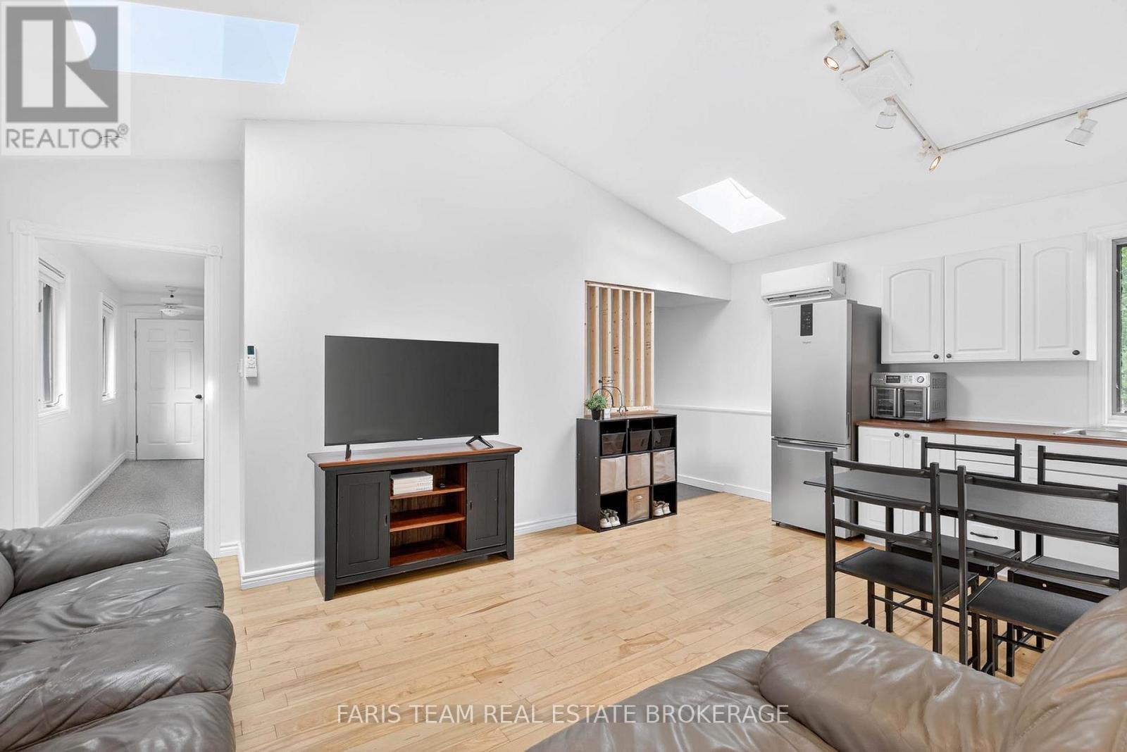 238 Robins Point Road, Tay, Ontario  L0K 2A0 - Photo 20 - S12544504