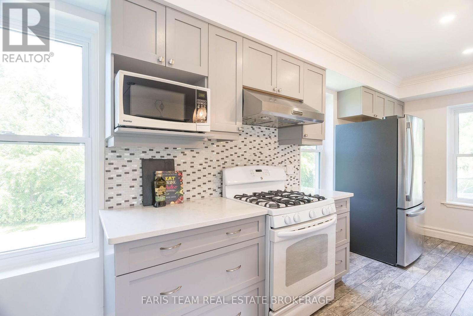 139 Veterans Lane, Tay, Ontario  L0K 2A0 - Photo 7 - S12811488