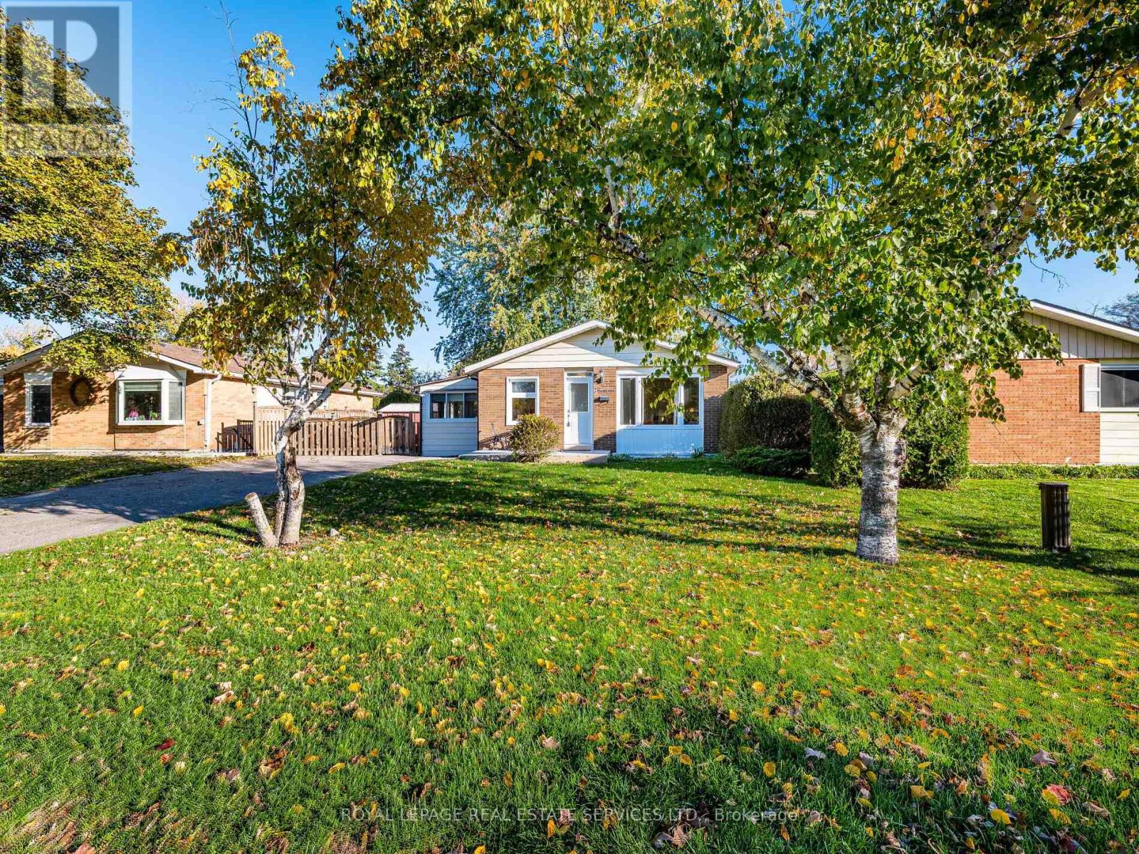 14 Finchley Crescent, Brampton, Ontario  L6T 3P5 - Photo 2 - W12487408