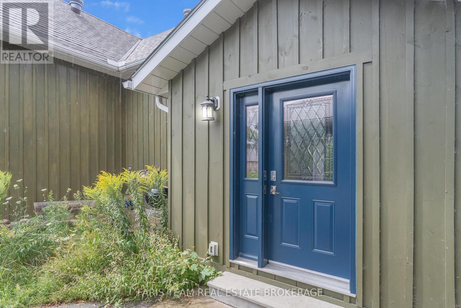 139 Veterans Lane, Tay, Ontario  L0K 2A0 - Photo 3 - S12811488