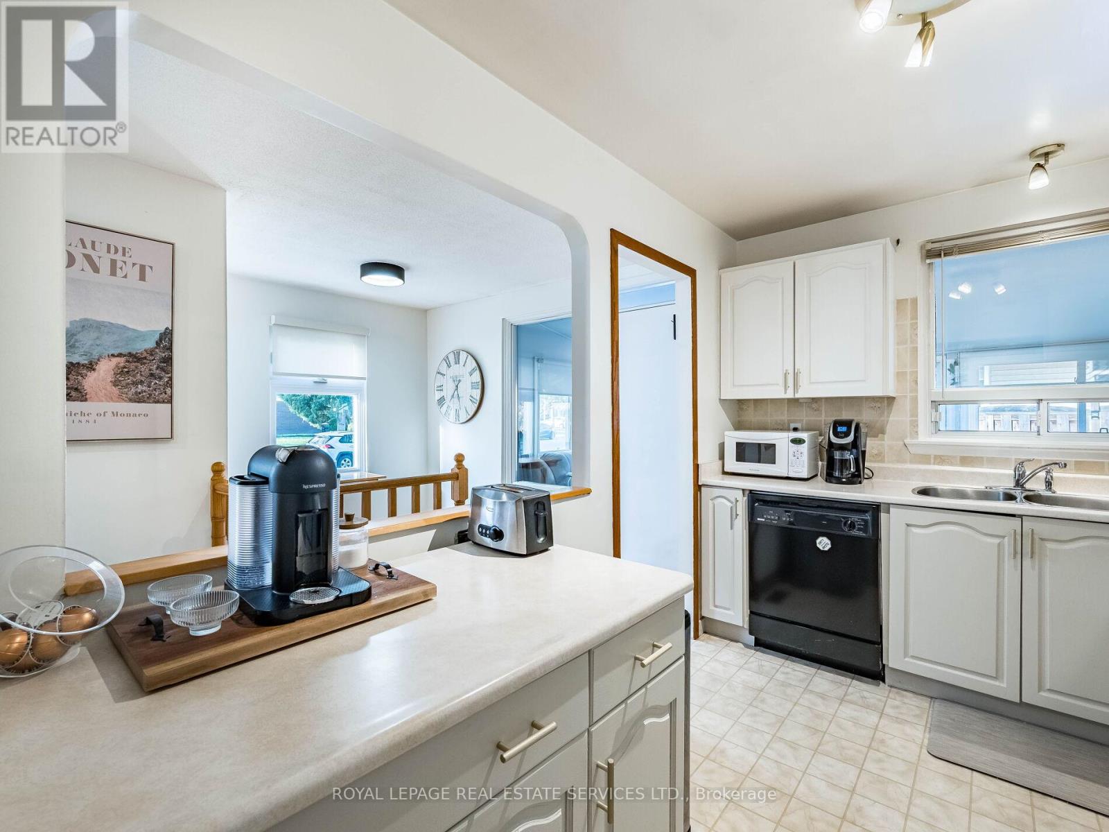 14 Finchley Crescent, Brampton, Ontario  L6T 3P5 - Photo 9 - W12487408