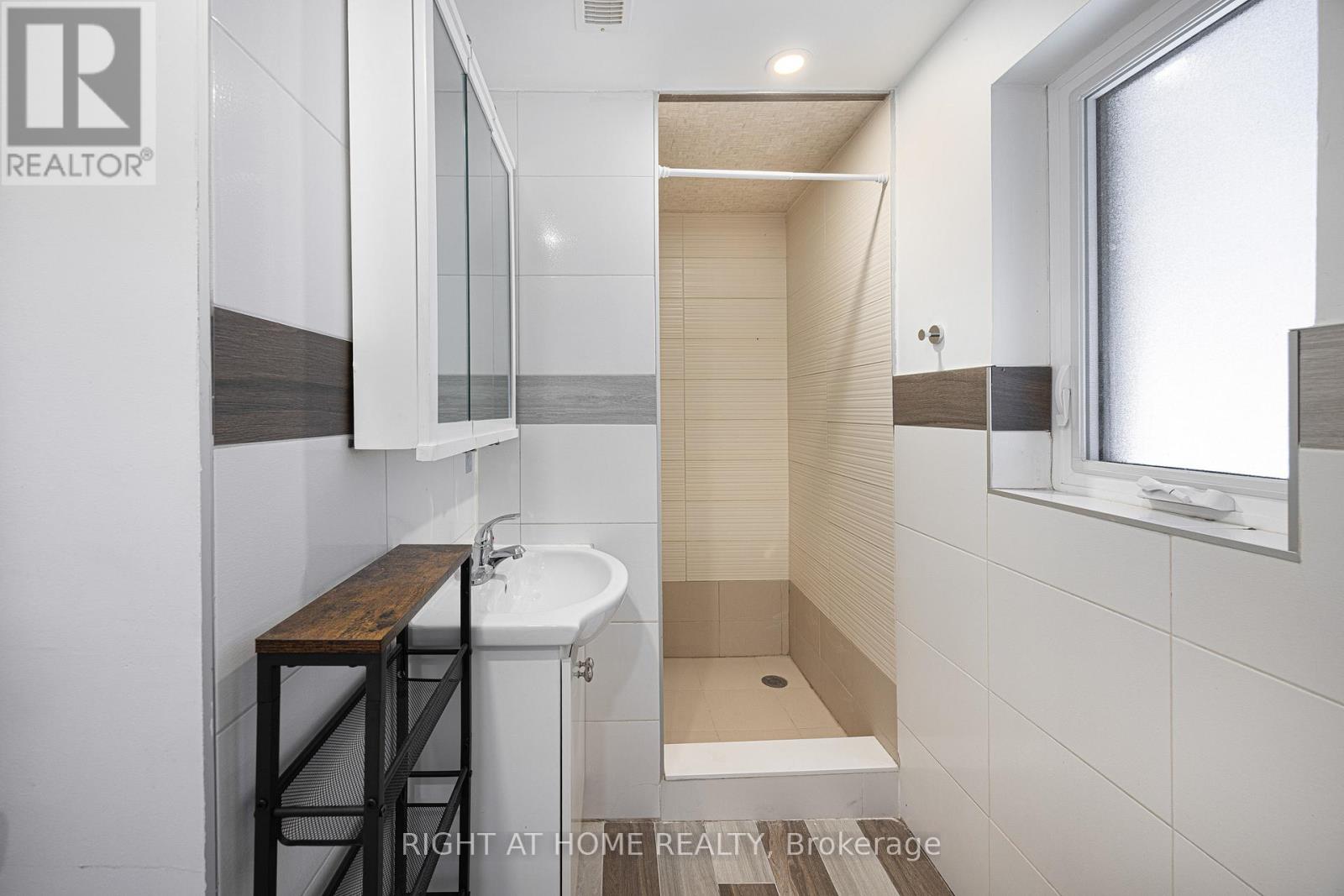 Main Floor - 281 Osler Street, Toronto, Ontario  M6N 2Z3 - Photo 8 - W12901936