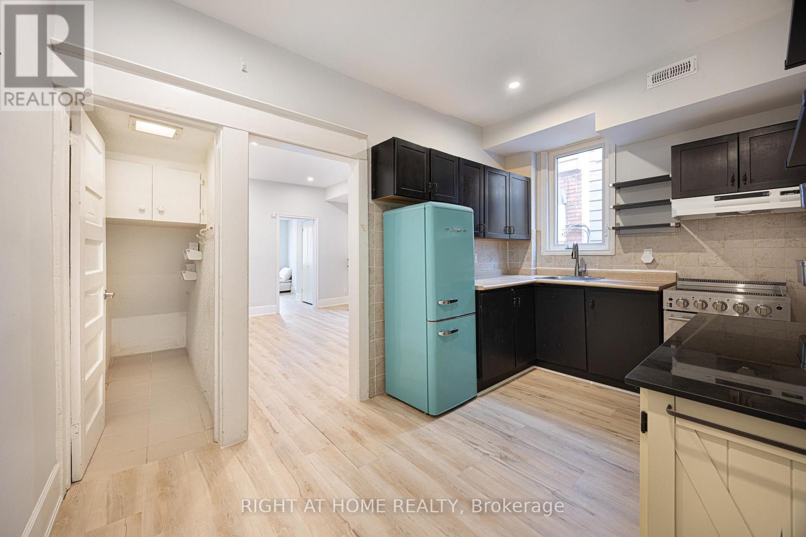 Main Floor - 281 Osler Street, Toronto, Ontario  M6N 2Z3 - Photo 4 - W12901936