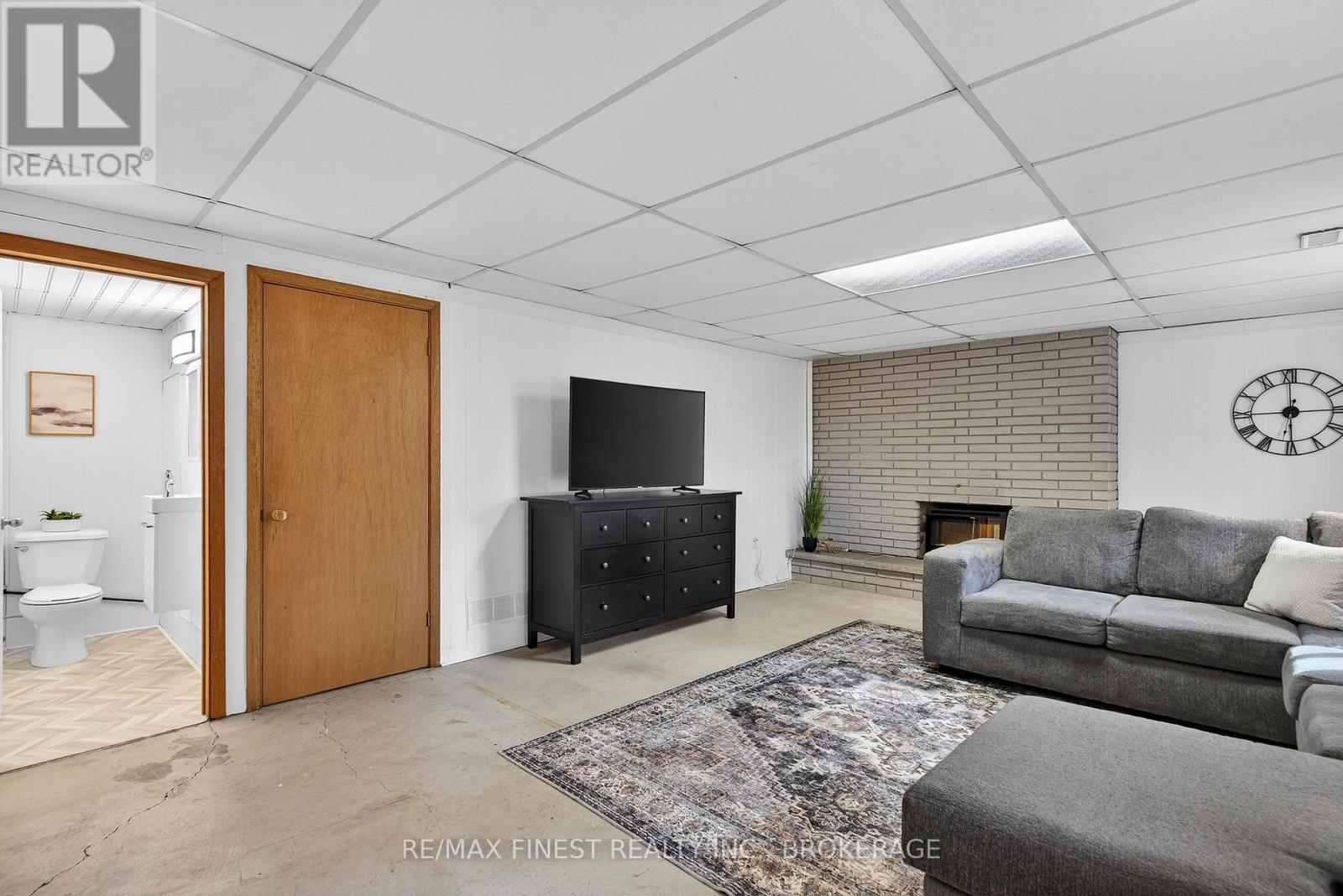 20 Oakridge Avenue, Kingston, Ontario  K7L 4S9 - Photo 46 - X12946086