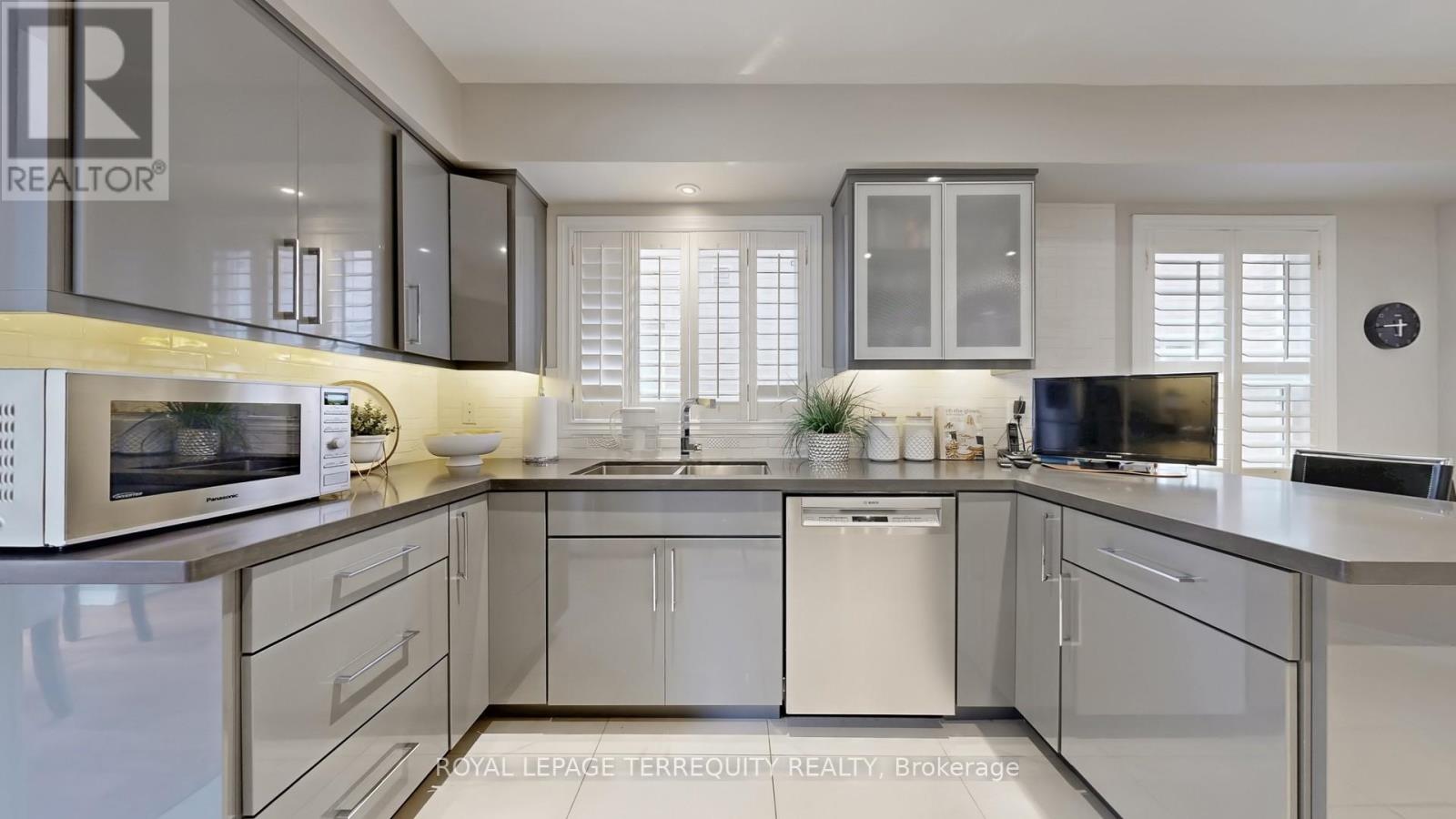 61 Quetico Drive, Richmond Hill, Ontario  L4B 4J2 - Photo 14 - N12946032