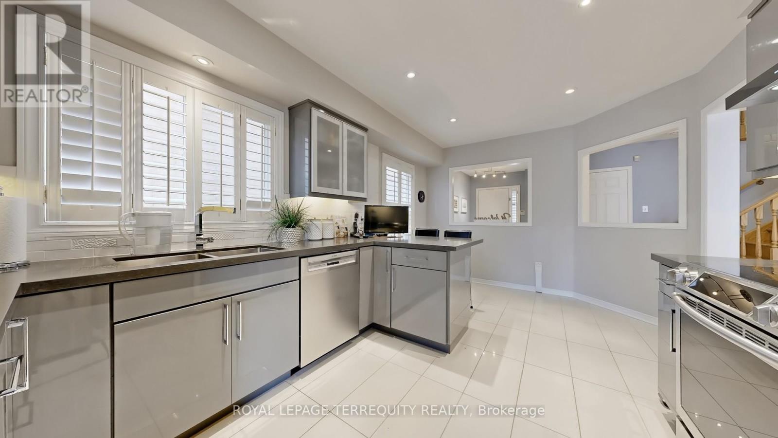 61 Quetico Drive, Richmond Hill, Ontario  L4B 4J2 - Photo 15 - N12946032