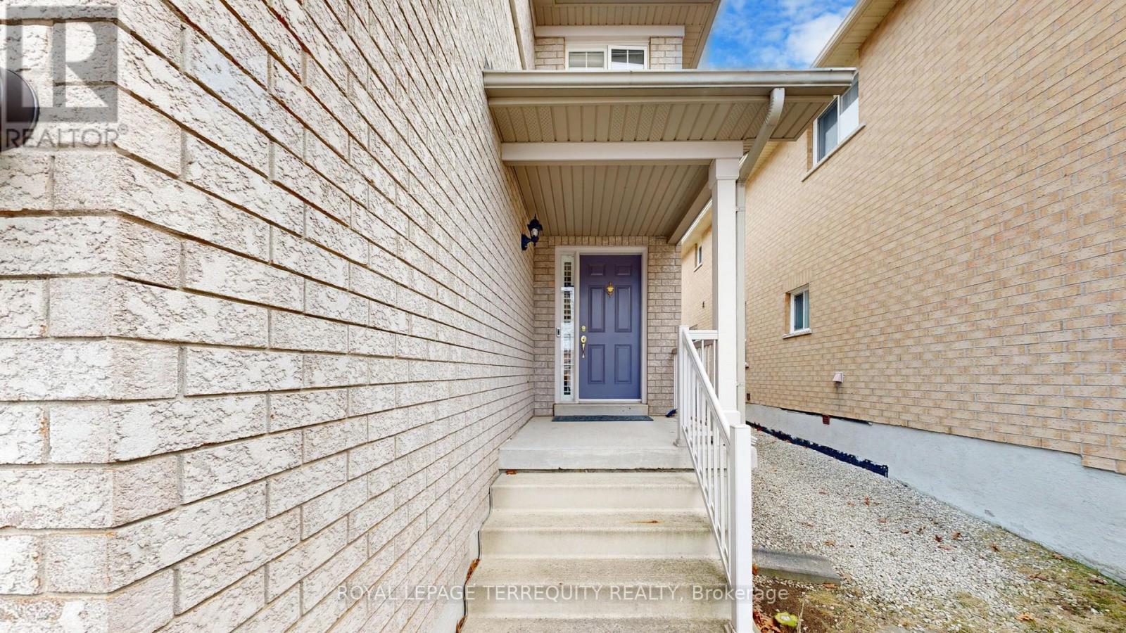 61 Quetico Drive, Richmond Hill, Ontario  L4B 4J2 - Photo 2 - N12946032