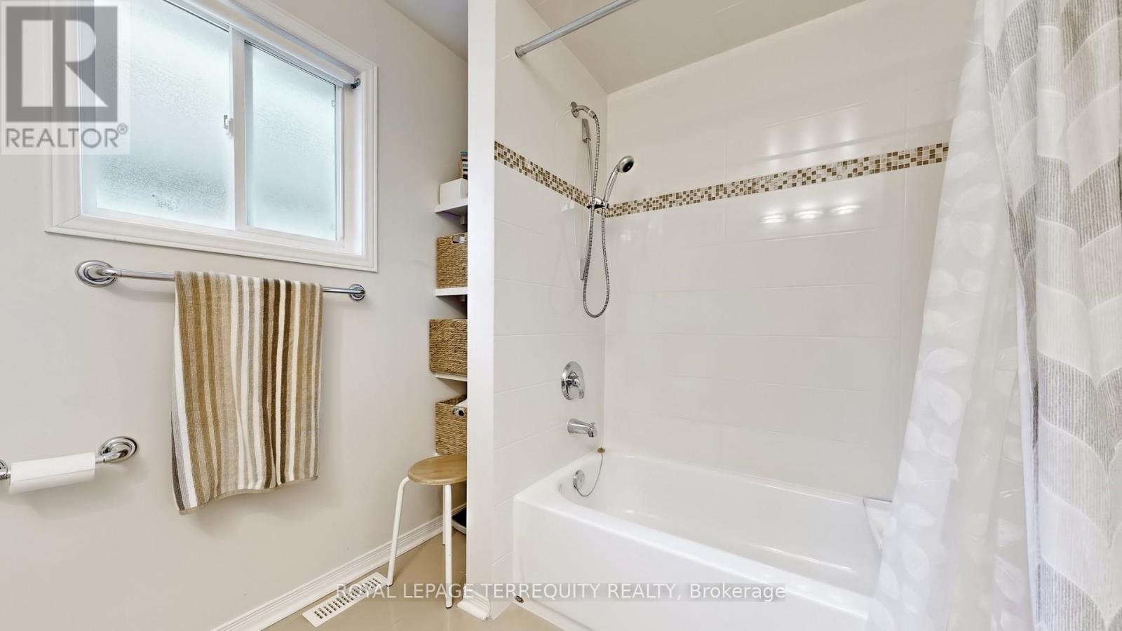 61 Quetico Drive, Richmond Hill, Ontario  L4B 4J2 - Photo 33 - N12946032