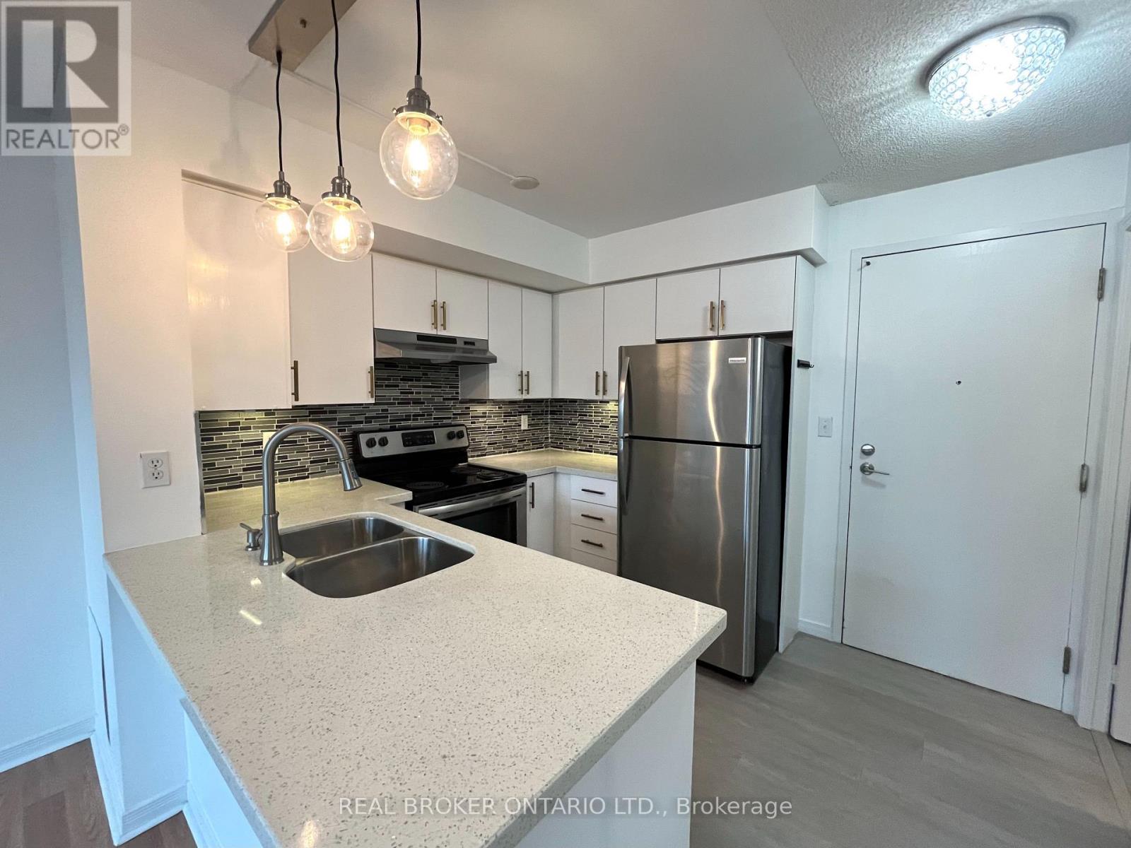 222 - 3 Ellesmere Street, Richmond Hill, Ontario  L4B 4N2 - Photo 4 - N12946088