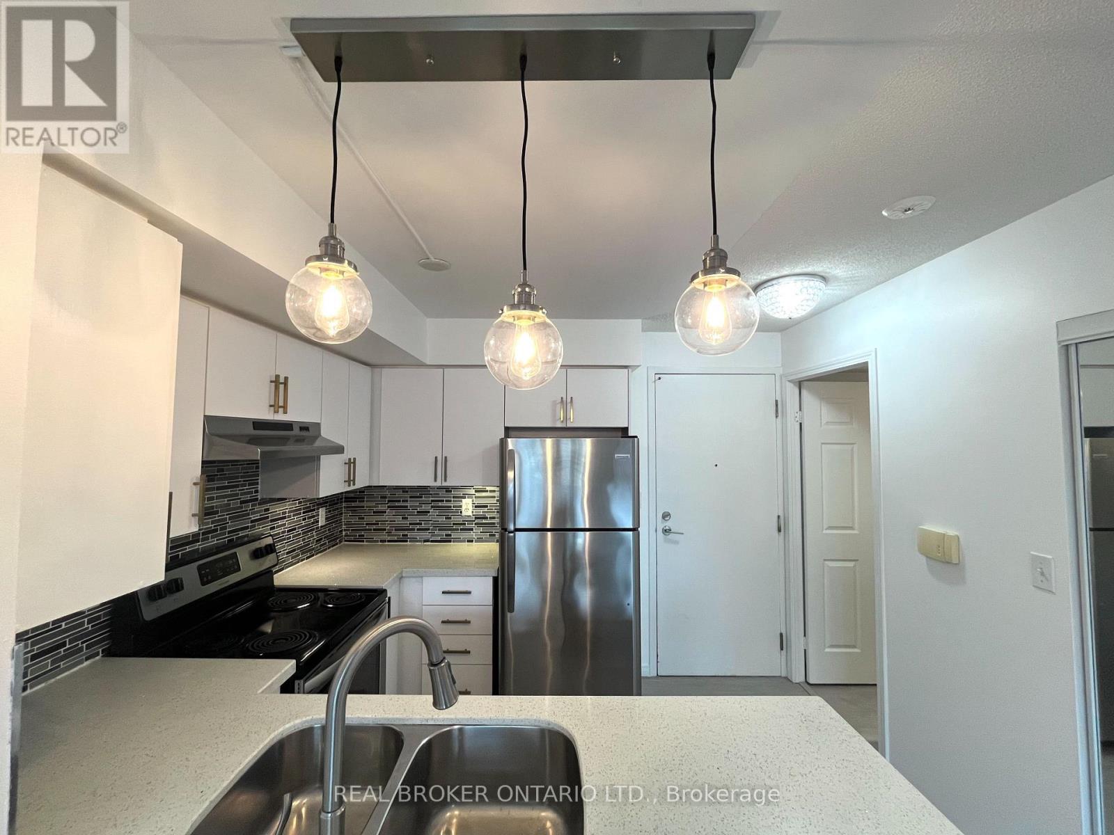 222 - 3 Ellesmere Street, Richmond Hill, Ontario  L4B 4N2 - Photo 5 - N12946088