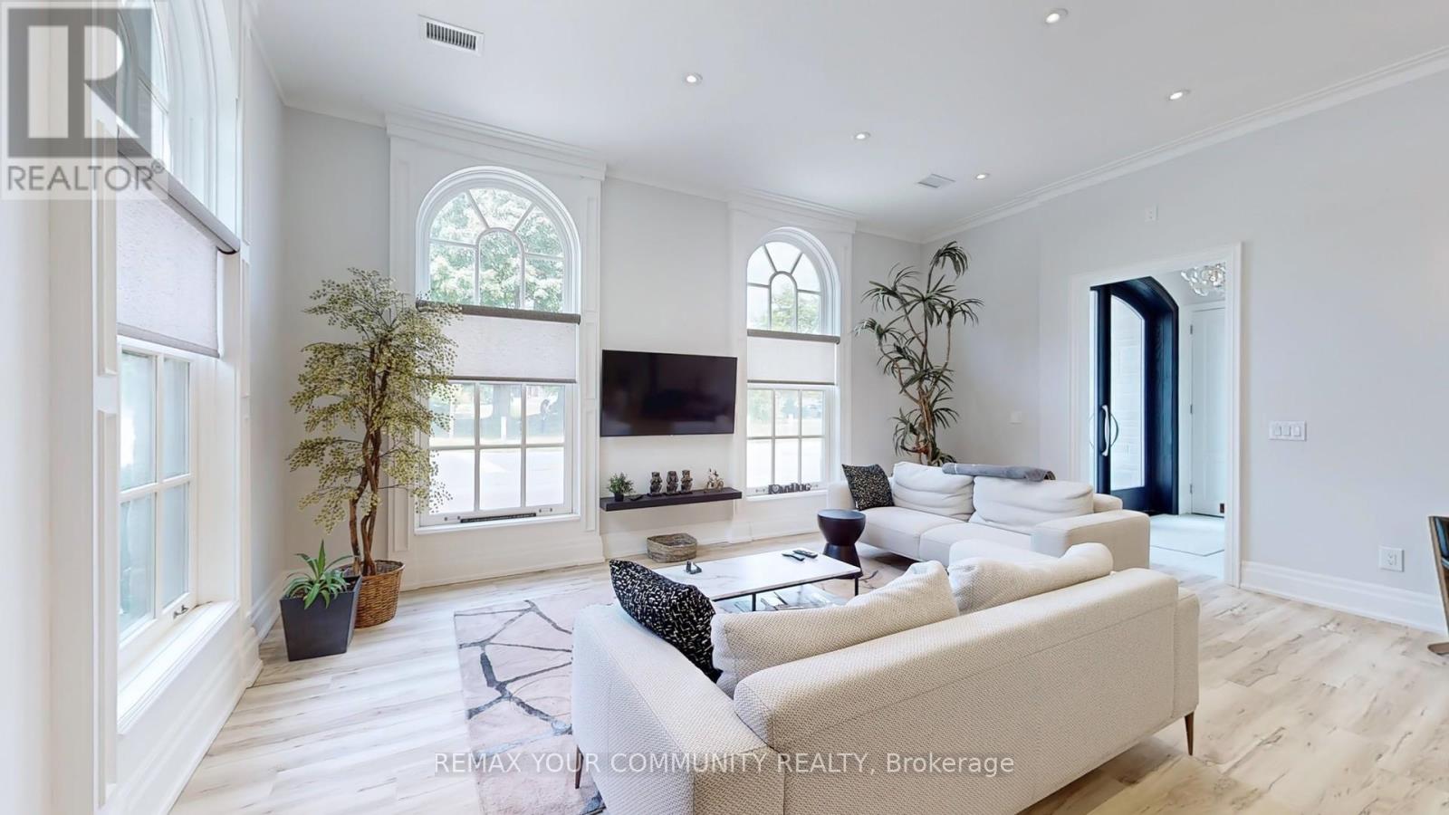 42 Somerville Street, Whitchurch-Stouffville, Ontario  L4A 1G6 - Photo 4 - N12946222