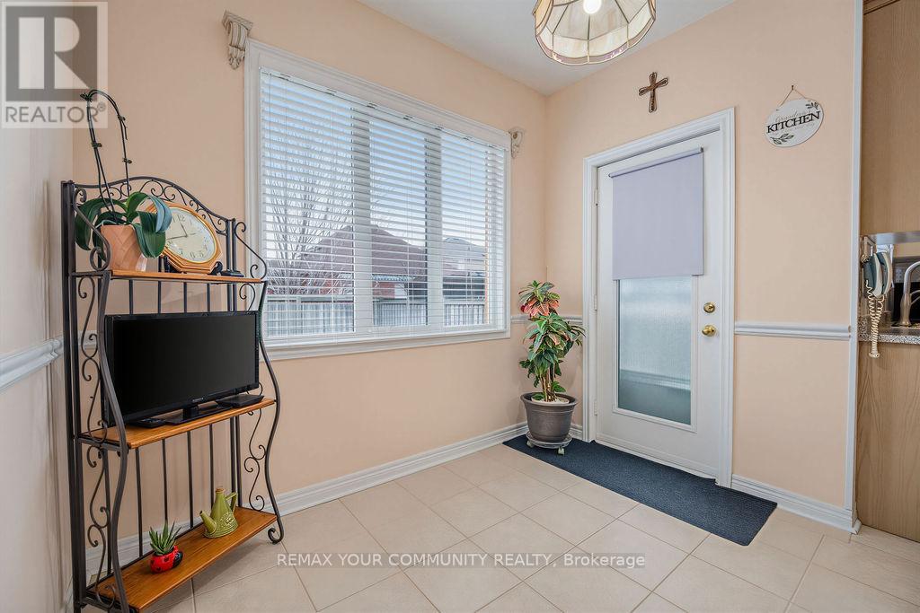 23 Amelynn Crescent, Vaughan, Ontario  L4H 1P3 - Photo 11 - N12946254