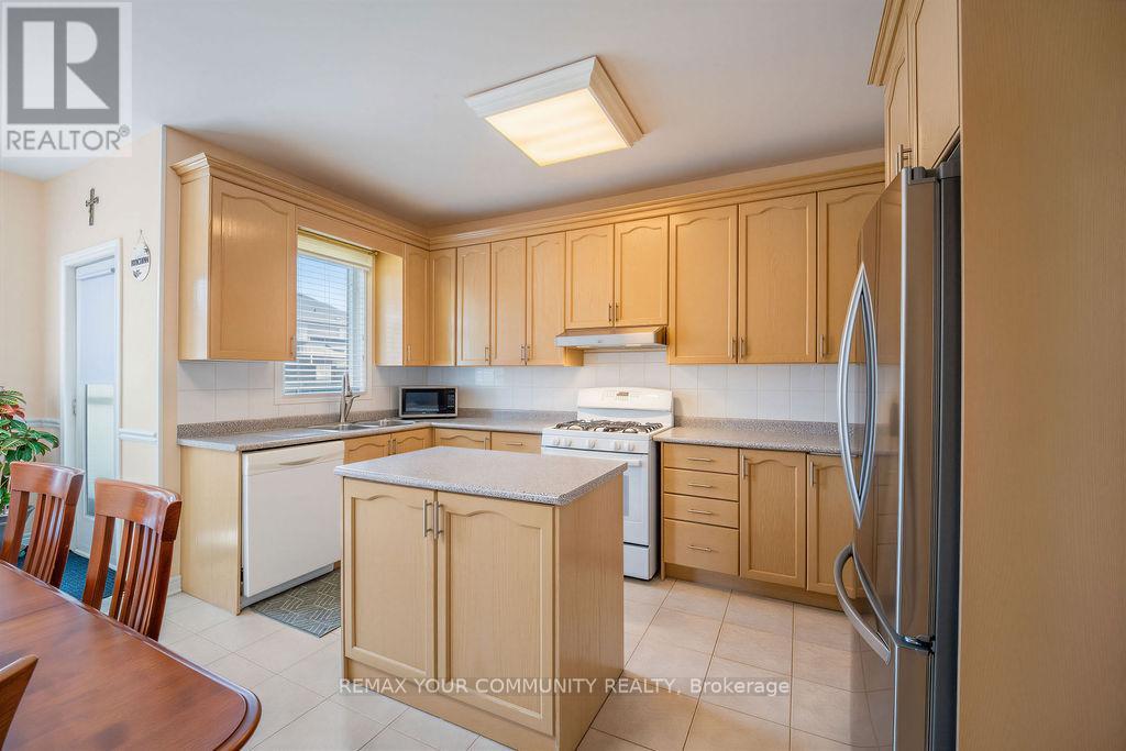 23 Amelynn Crescent, Vaughan, Ontario  L4H 1P3 - Photo 9 - N12946254