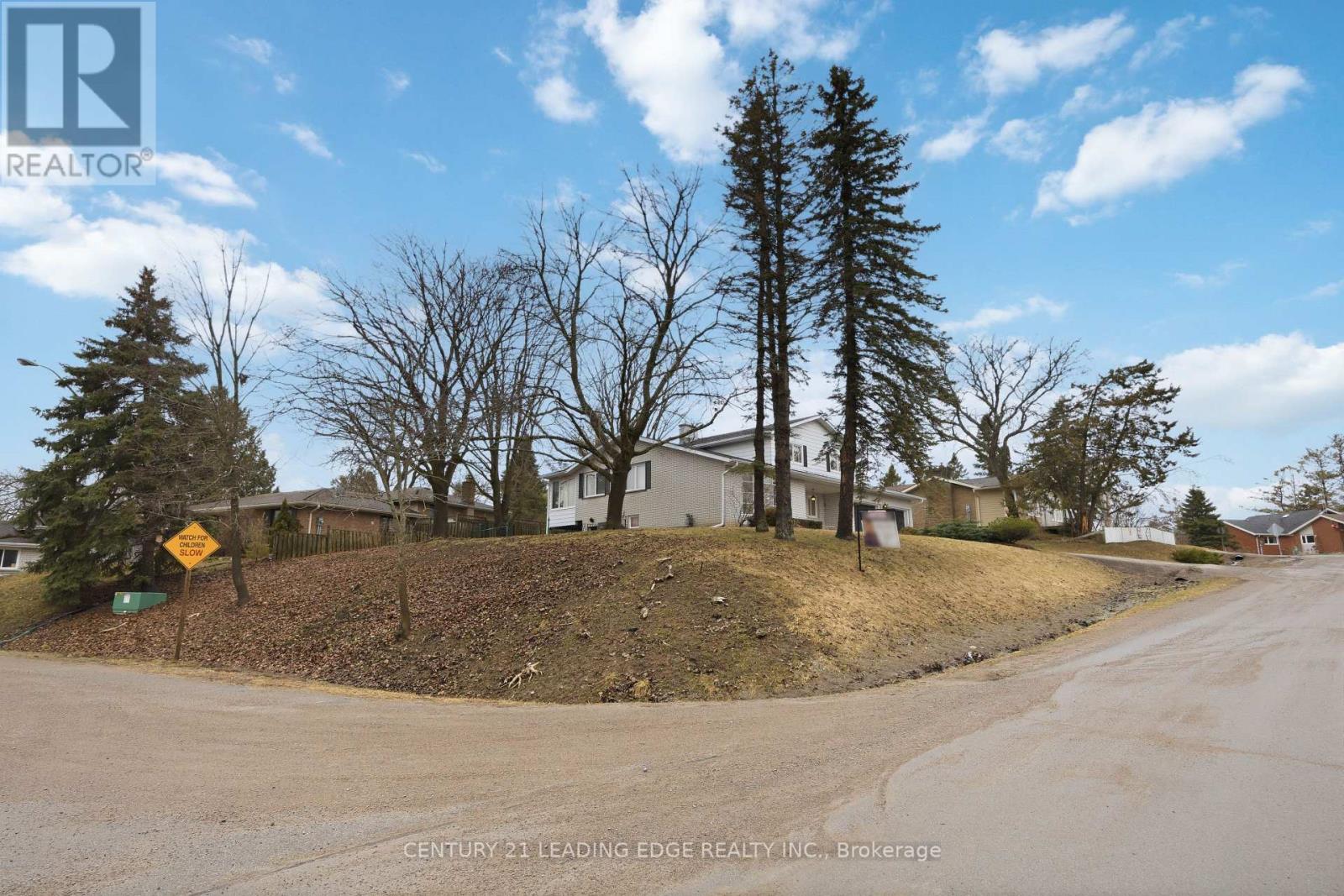 72 Beaver Ridge Drive, Brock, Ontario  L0E 1E0 - Photo 3 - N12946258