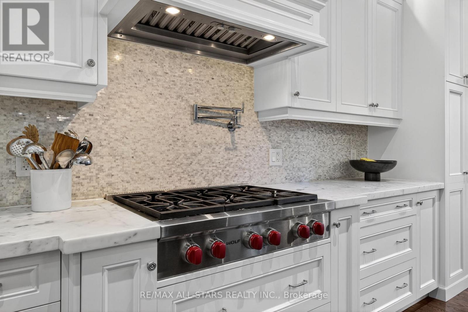 126 Hillview Road, Aurora, Ontario  L4G 2M5 - Photo 16 - N12946294