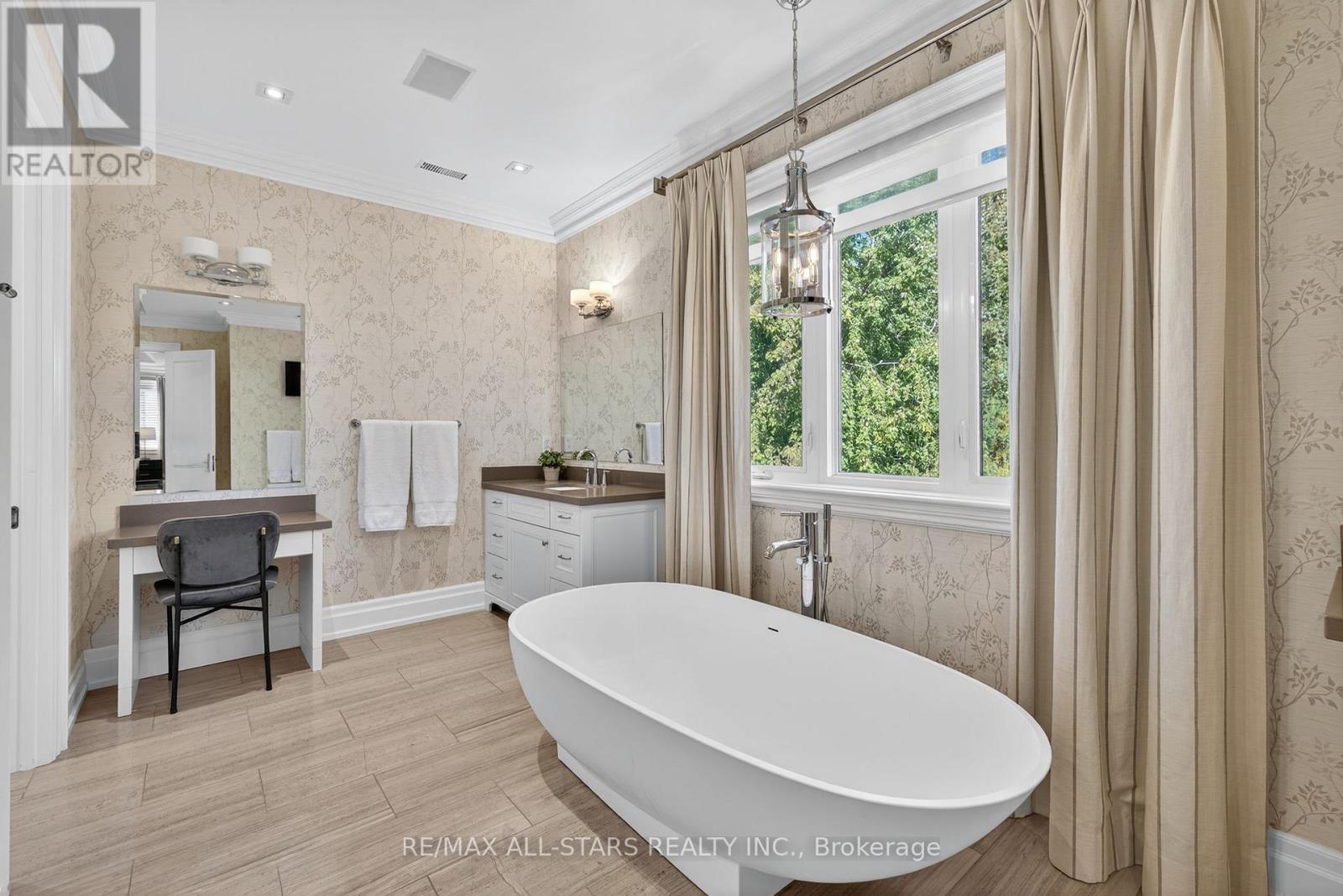 126 Hillview Road, Aurora, Ontario  L4G 2M5 - Photo 34 - N12946294