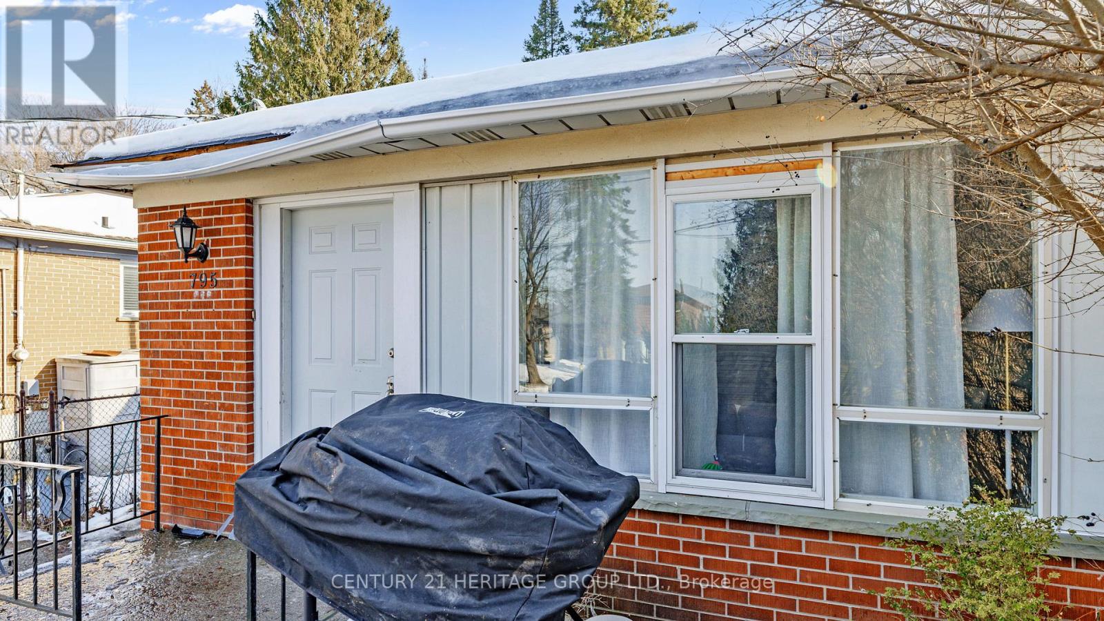 795 Greenfield Crescent, Newmarket, Ontario  L3Y 3B2 - Photo 3 - N12946302