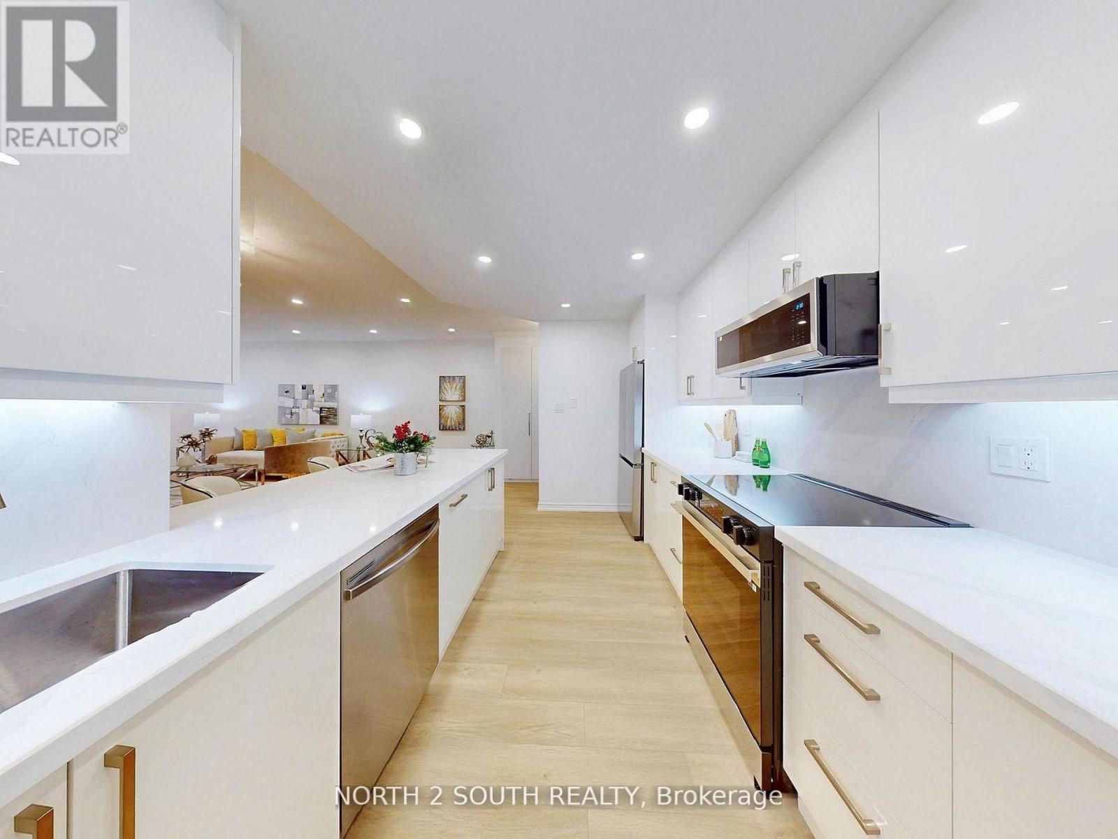 Ph27 - 32 Clarissa Drive W, Richmond Hill, Ontario  L4C 9R7 - Photo 6 - N12946312