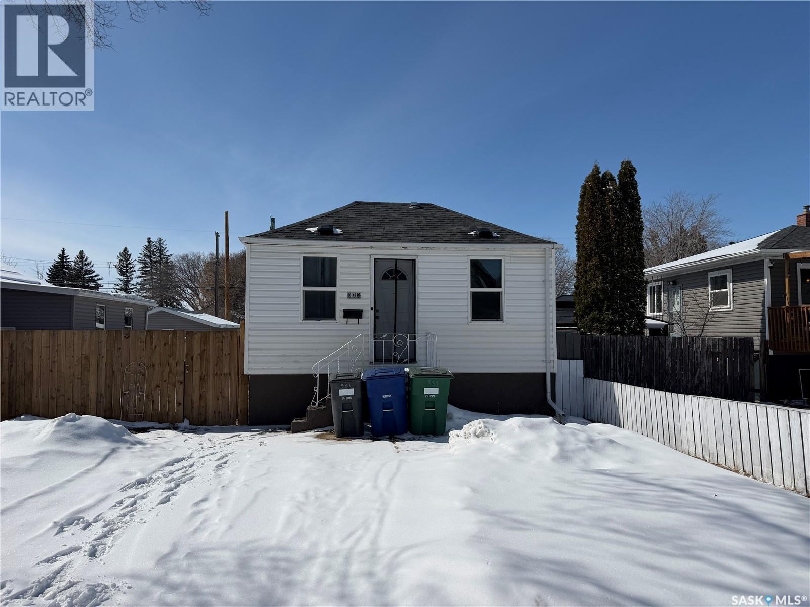 833 K Avenue N, Saskatoon, Saskatchewan  S7L 2N2 - Photo 2 - SK031796