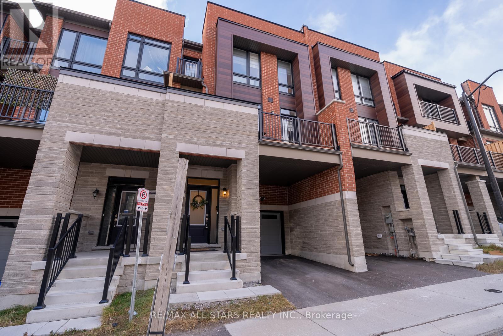 12 Griffith Street, Aurora, Ontario  L4G 7B6 - Photo 3 - N12946372