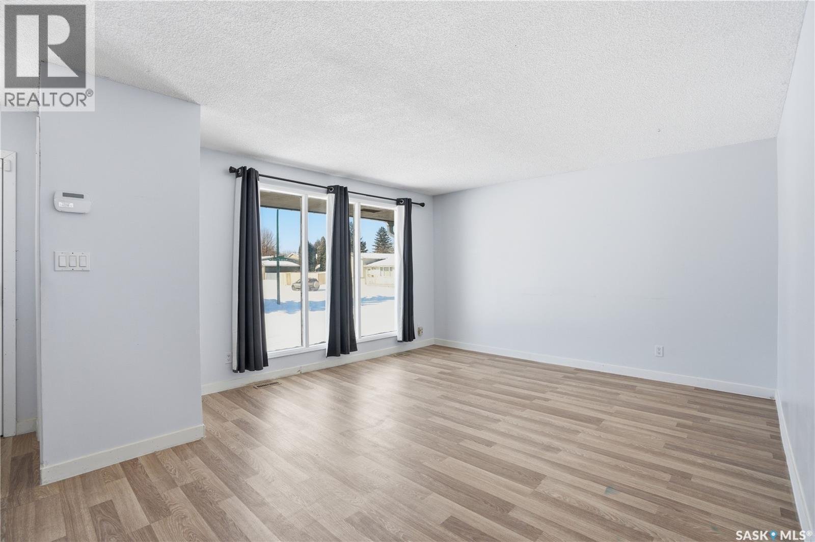 222 Smallwood Crescent, Saskatoon, Saskatchewan  S7L 4S1 - Photo 5 - SK031749