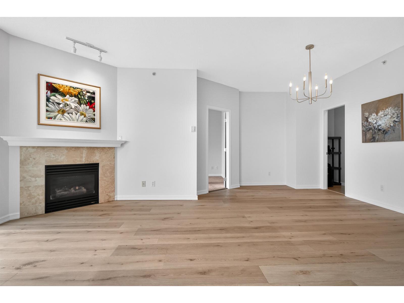 406 1551 Foster Street, White Rock, British Columbia  V4B 5M1 - Photo 3 - R3105615