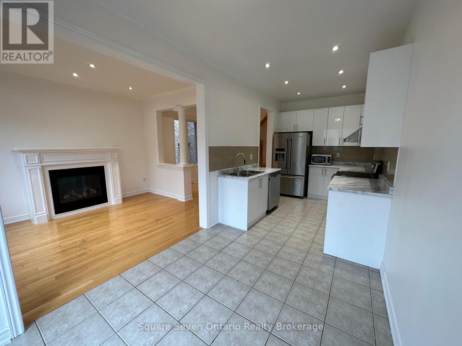 Upper Level - 34 Vanderpool Crescent, Brampton, Ontario  L6P 3W9 - Photo 7 - W12946154