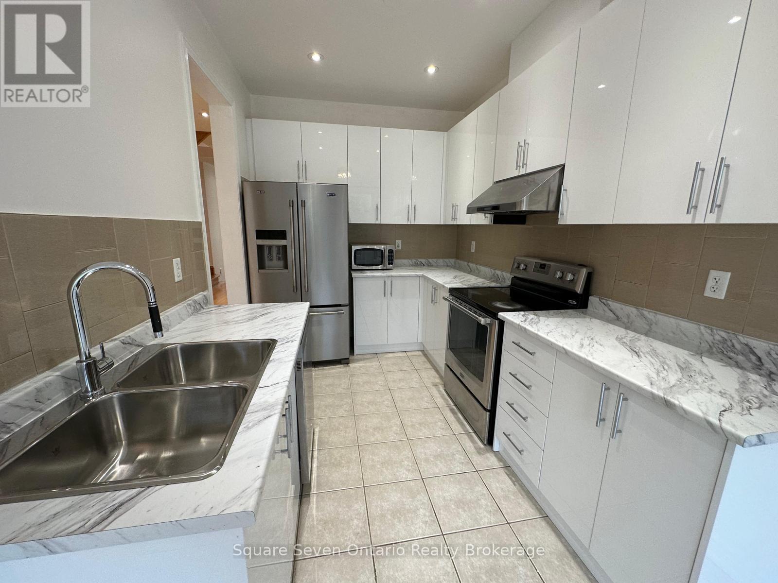 Upper Level - 34 Vanderpool Crescent, Brampton, Ontario  L6P 3W9 - Photo 9 - W12946154