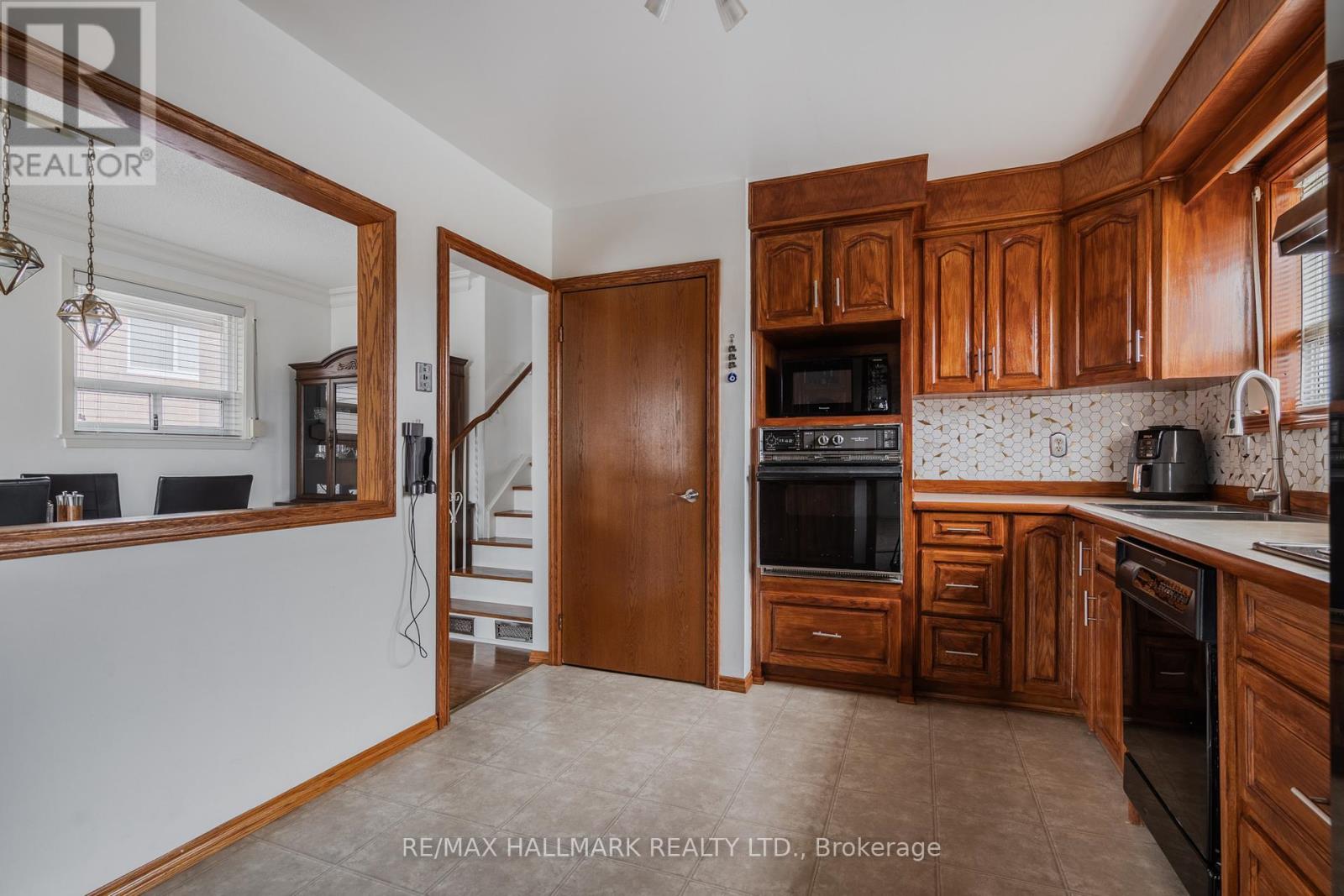 15 Dalton Place, Brampton, Ontario  L6T 1N6 - Photo 16 - W12946166