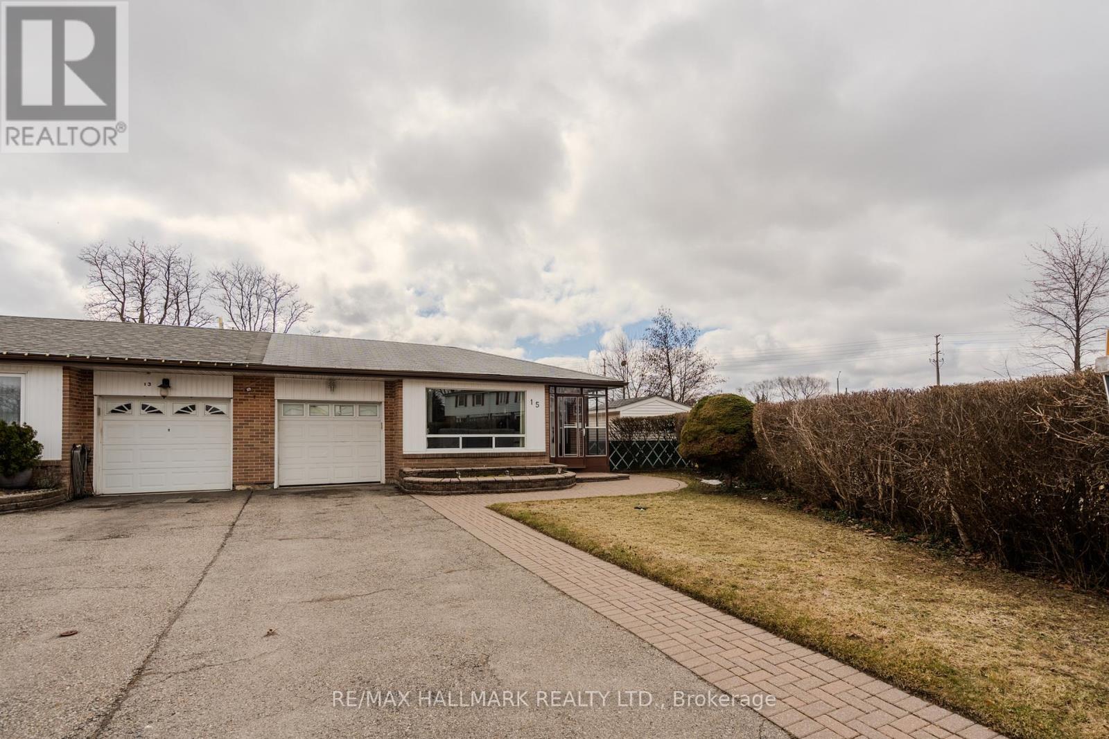 15 Dalton Place, Brampton, Ontario  L6T 1N6 - Photo 4 - W12946166