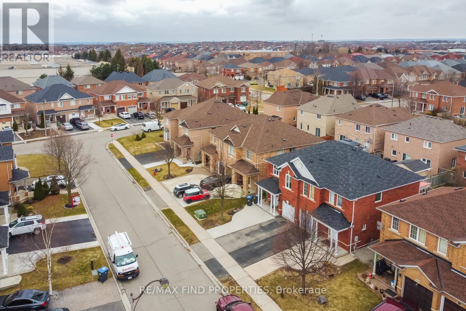 22 Ashmere Road, Brampton, Ontario  L7A 1W9 - Photo 3 - W12946178