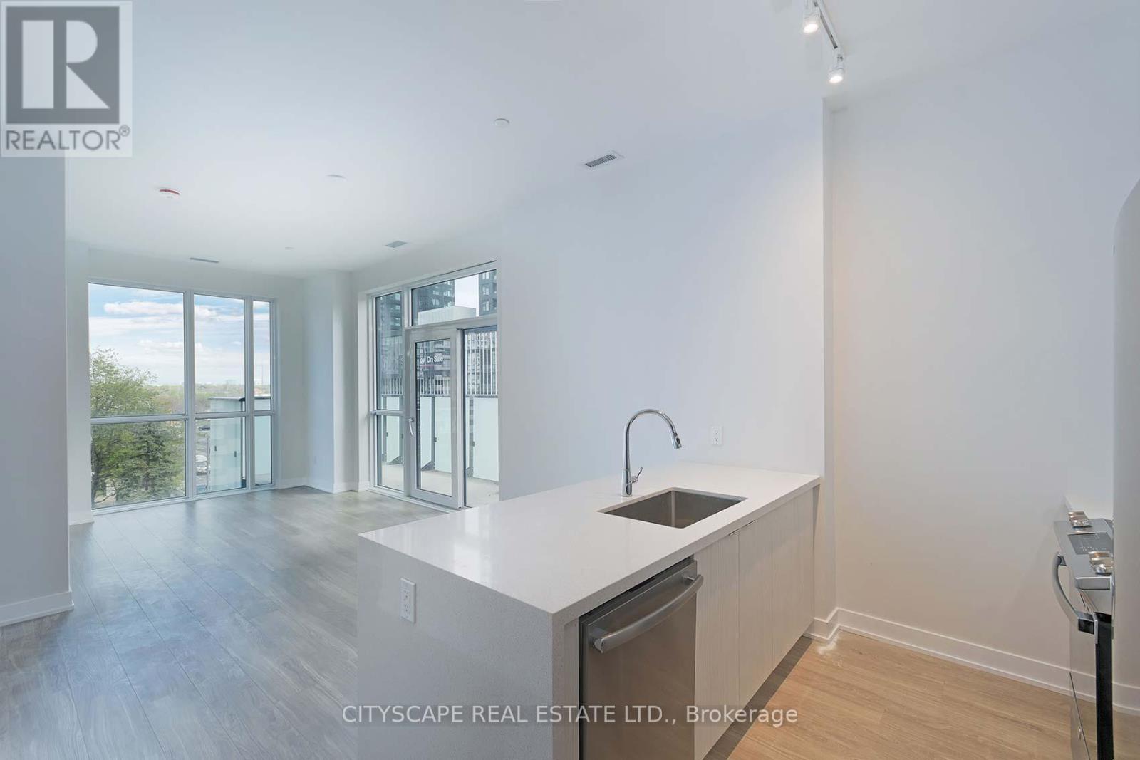 426 - 430 Square One Drive, Mississauga, Ontario  L5B 0L6 - Photo 14 - W12946184