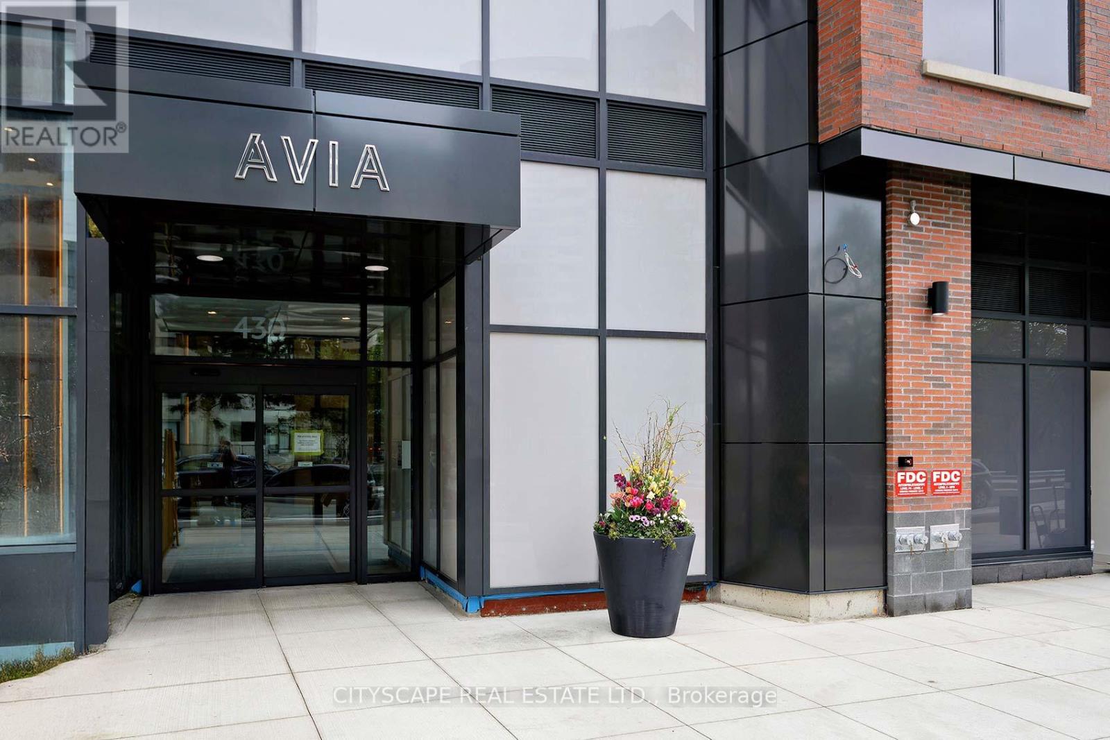 426 - 430 Square One Drive, Mississauga, Ontario  L5B 0L6 - Photo 2 - W12946184