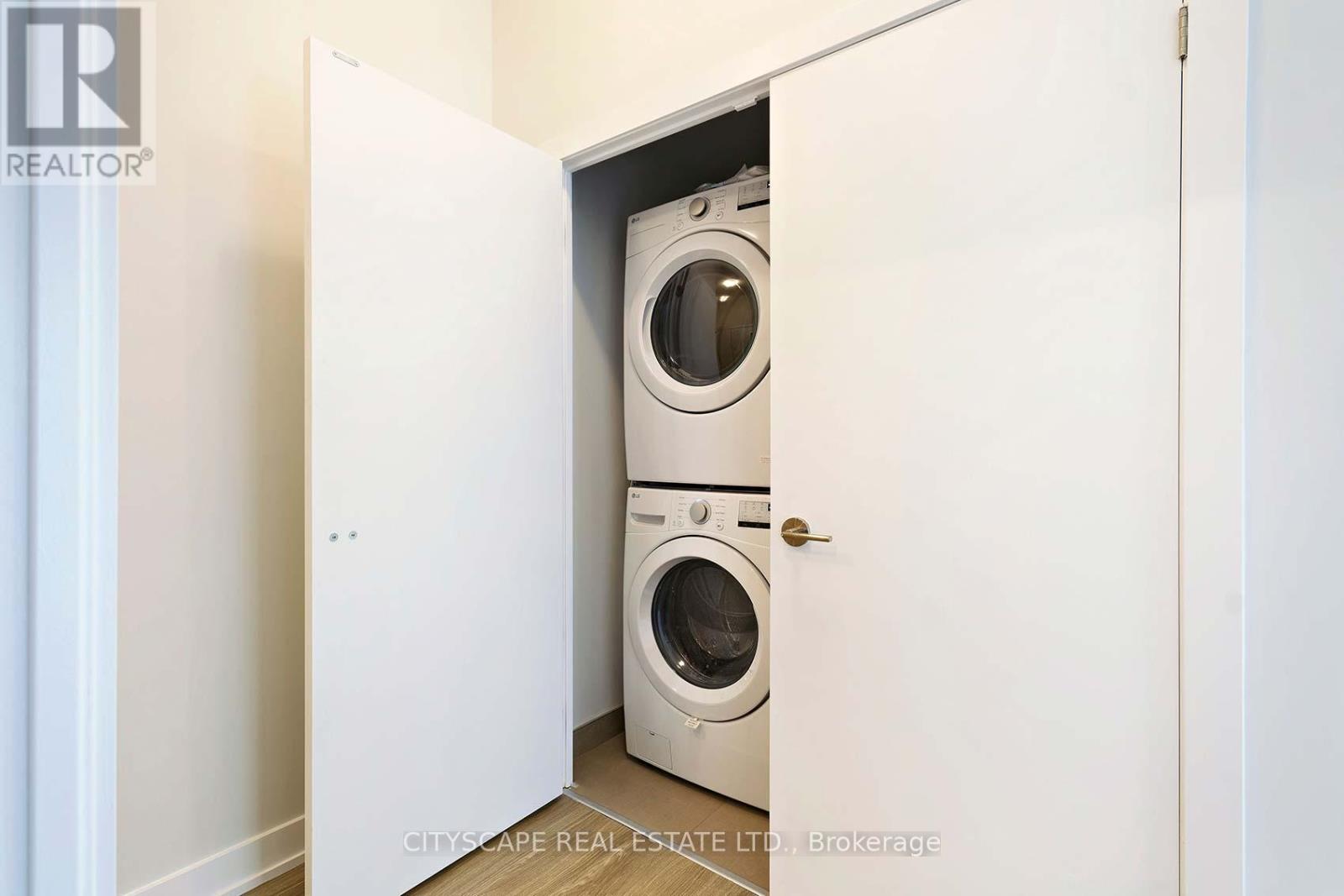 426 - 430 Square One Drive, Mississauga, Ontario  L5B 0L6 - Photo 25 - W12946184