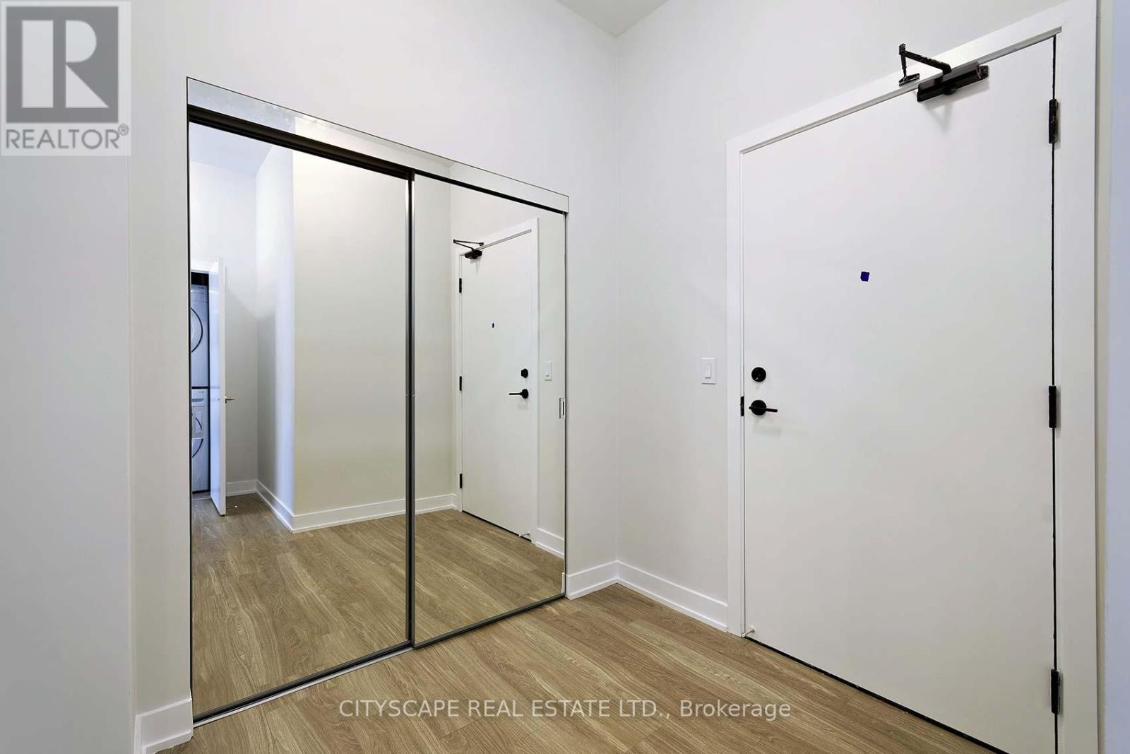 426 - 430 Square One Drive, Mississauga, Ontario  L5B 0L6 - Photo 5 - W12946184