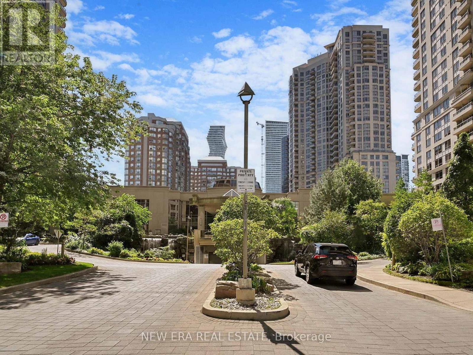 923 - 3888 Duke Of York Boulevard, Mississauga, Ontario  L5B 4P5 - Photo 3 - W12946220