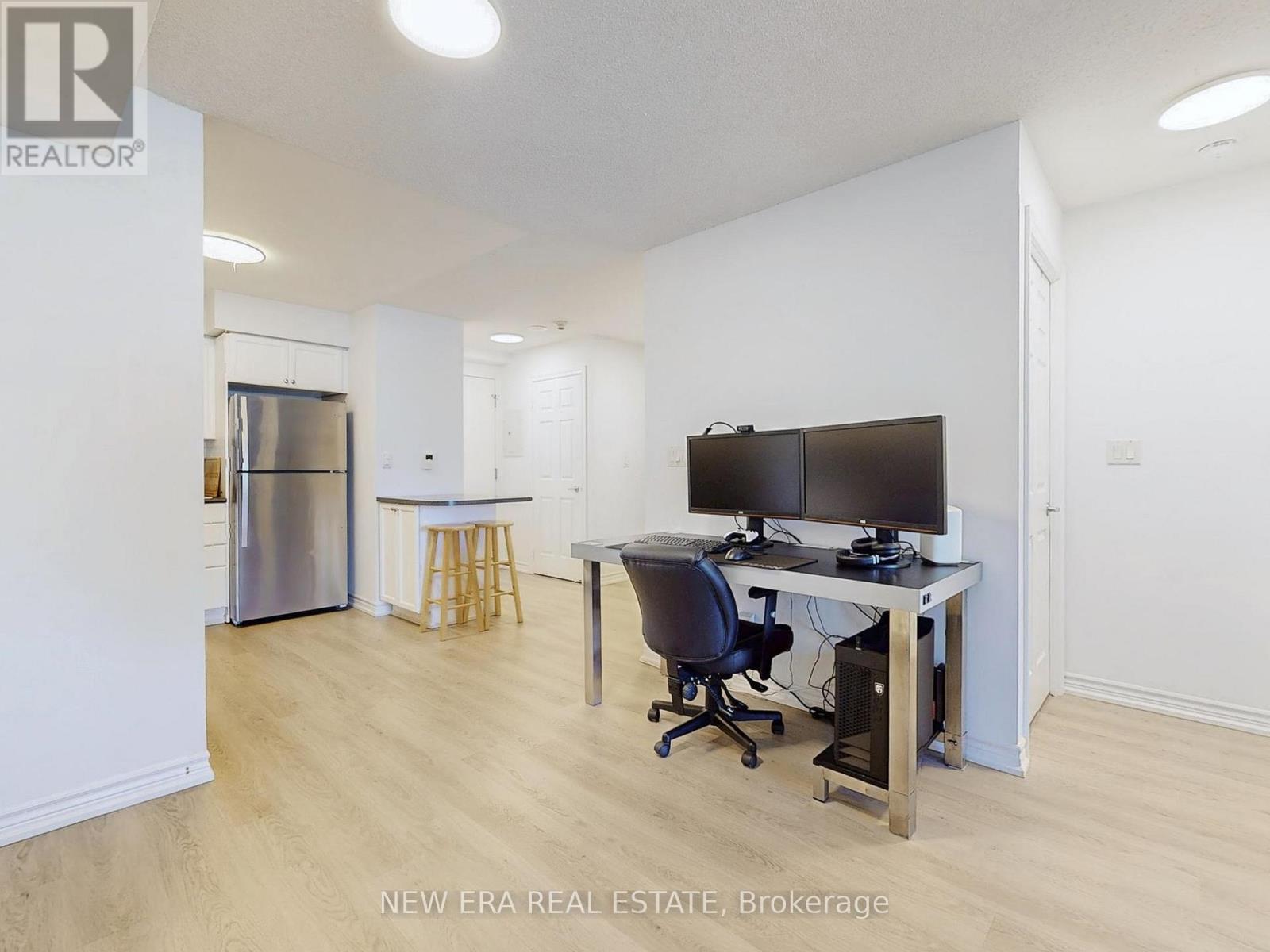 923 - 3888 Duke Of York Boulevard, Mississauga, Ontario  L5B 4P5 - Photo 9 - W12946220