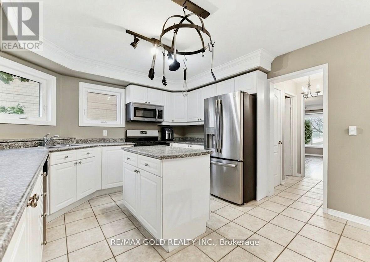 2441 Capilano Crescent, Oakville, Ontario  L6H 6L3 - Photo 12 - W12946226