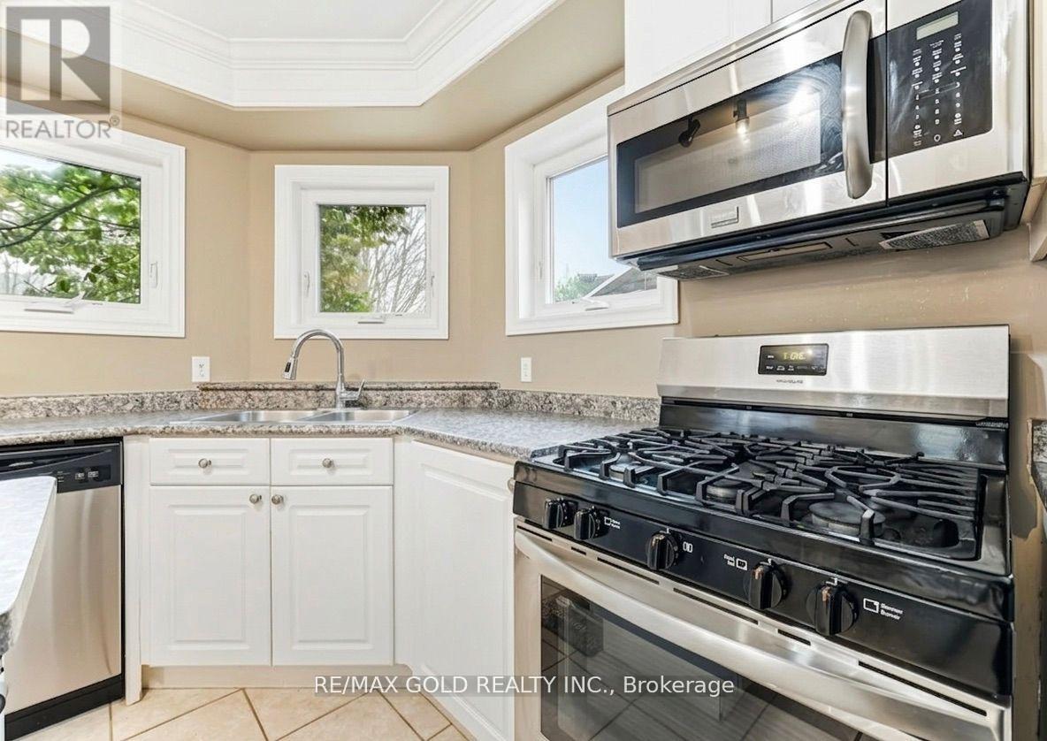 2441 Capilano Crescent, Oakville, Ontario  L6H 6L3 - Photo 13 - W12946226