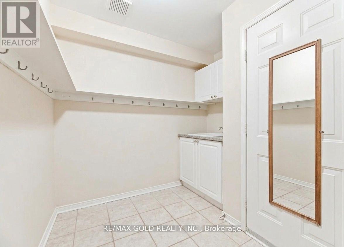 2441 Capilano Crescent, Oakville, Ontario  L6H 6L3 - Photo 18 - W12946226