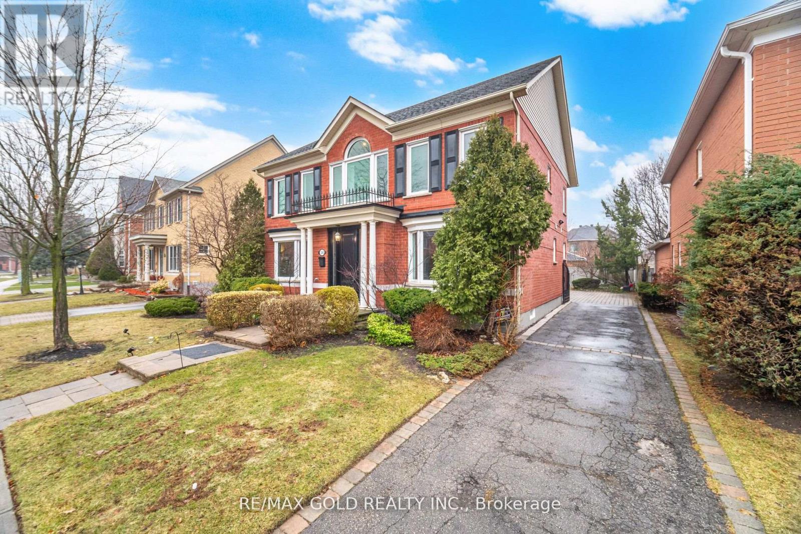 2441 Capilano Crescent, Oakville, Ontario  L6H 6L3 - Photo 2 - W12946226