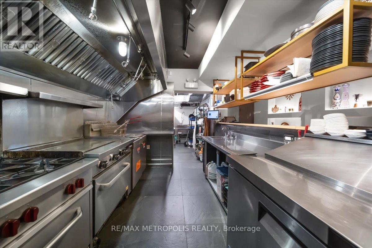 1226 King Street W, Toronto, Ontario  M6K 1G4 - Photo 11 - W12946266