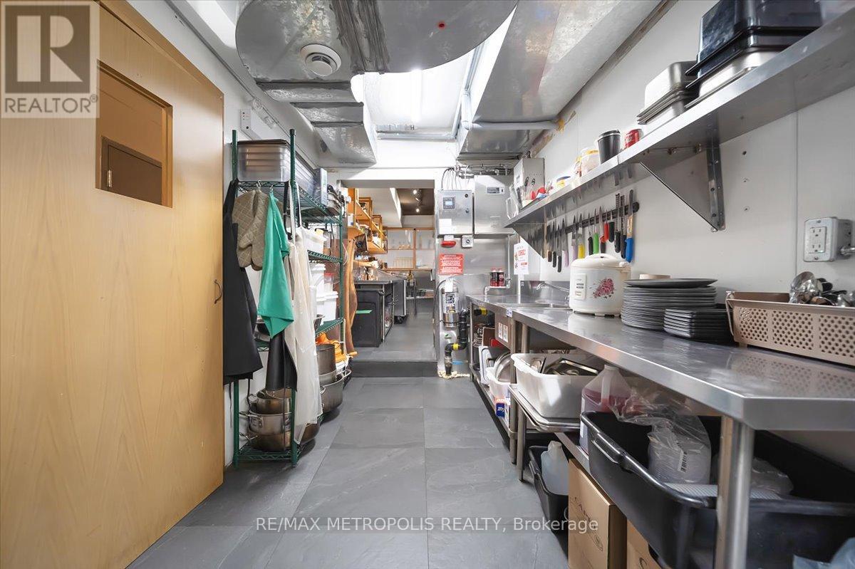 1226 King Street W, Toronto, Ontario  M6K 1G4 - Photo 15 - W12946266