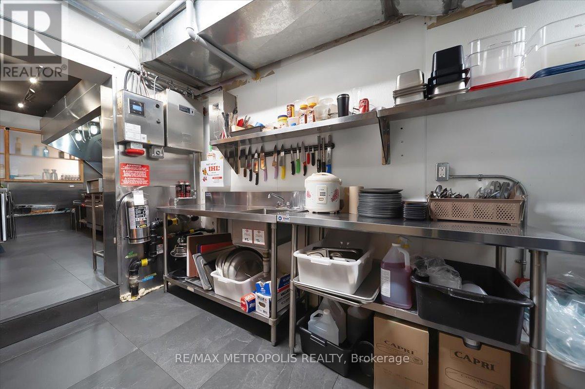 1226 King Street W, Toronto, Ontario  M6K 1G4 - Photo 16 - W12946266