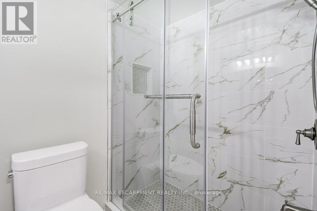 2405 Malcom Crescent, Burlington, Ontario  L7P 3Y5 - Photo 13 - W12946286