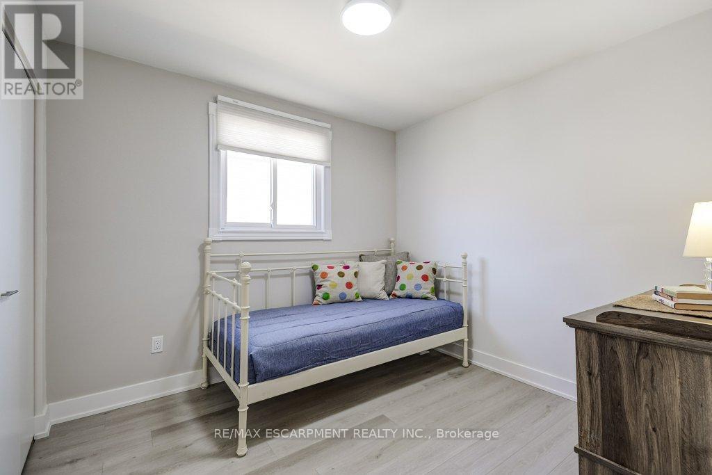 2405 Malcom Crescent, Burlington, Ontario  L7P 3Y5 - Photo 18 - W12946286